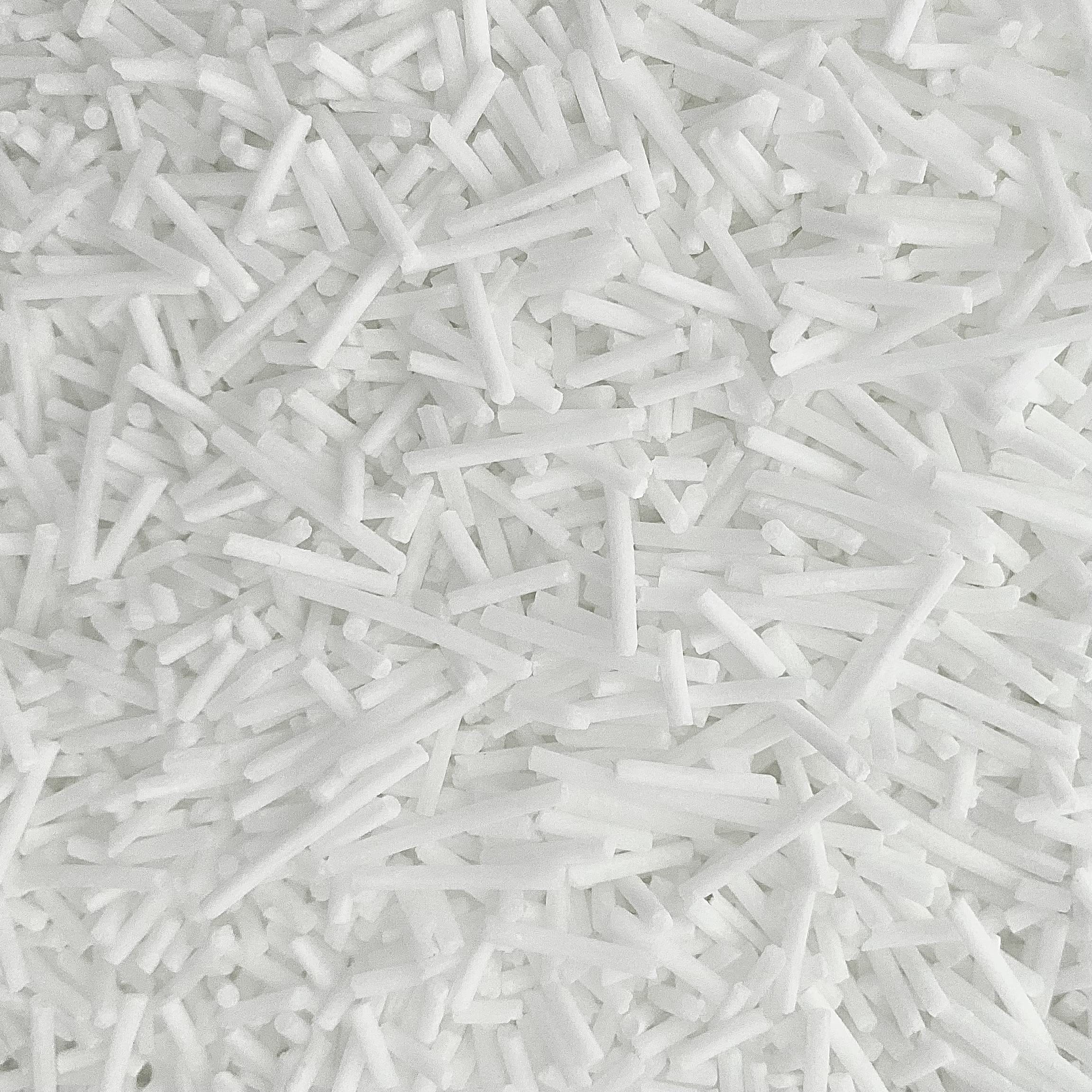 Soapeauty SCI noodles texture close-up shows creamy foam potential.
