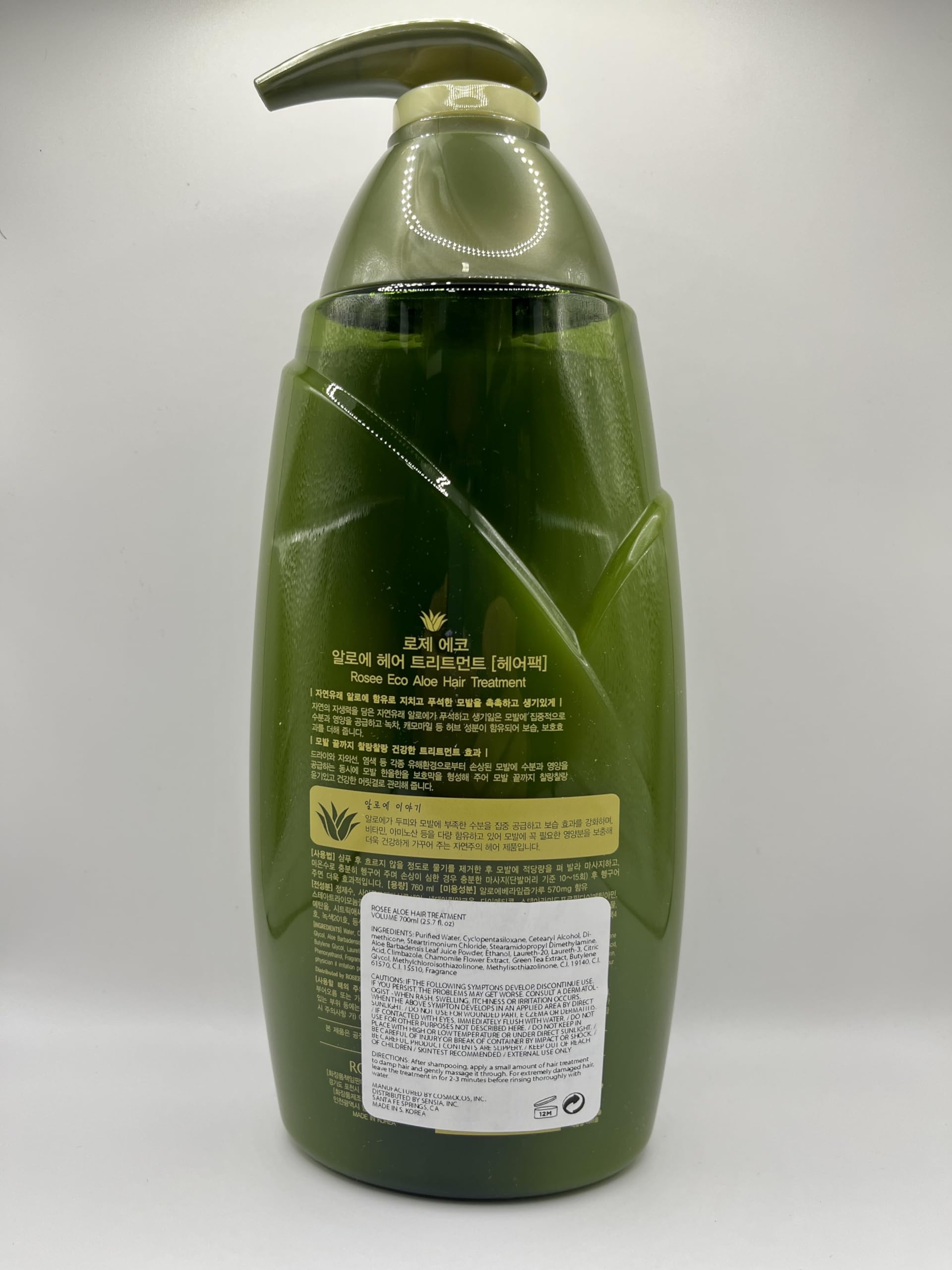 SOMANG ROSEE ECO ALOE Hair Treatment pour illustrates smooth, spreadable formula
