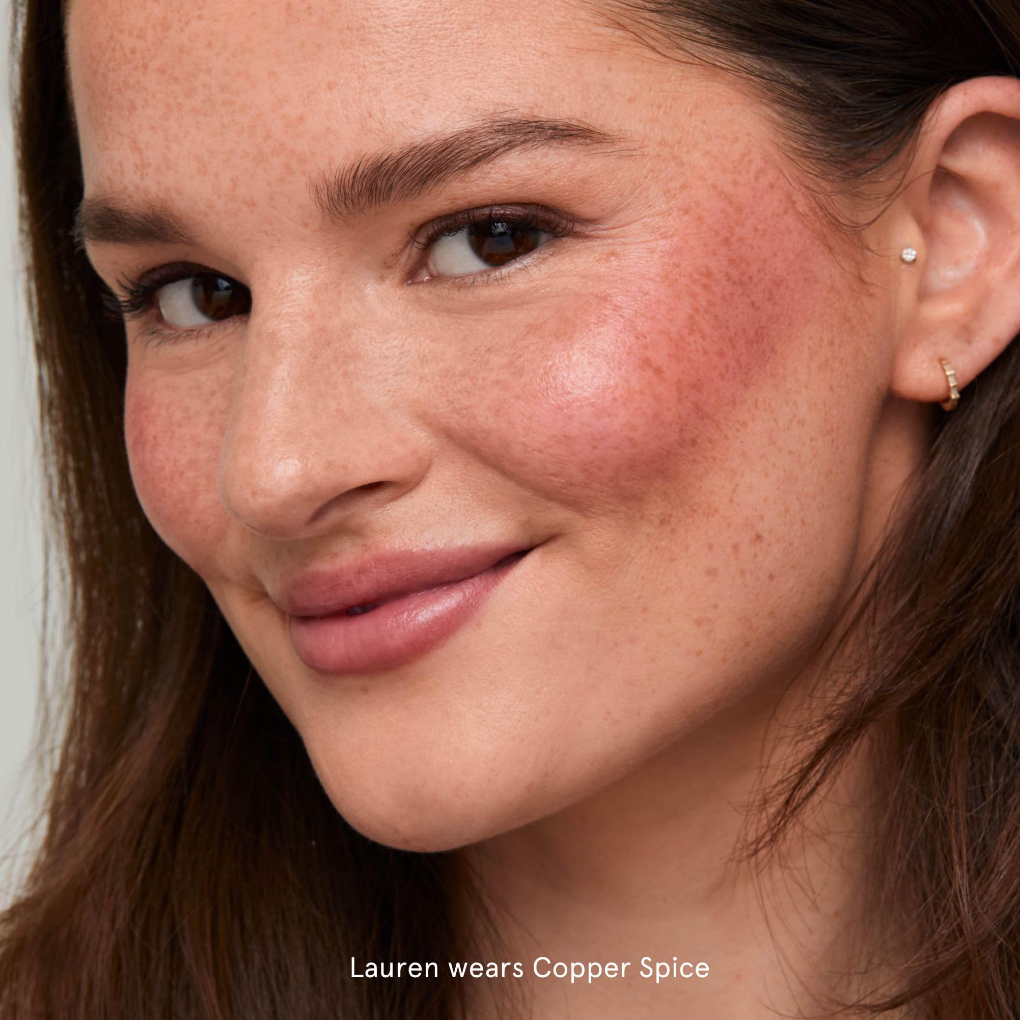 SOSHE Blurring Pillow Blush with squalane supports hydration and comfort