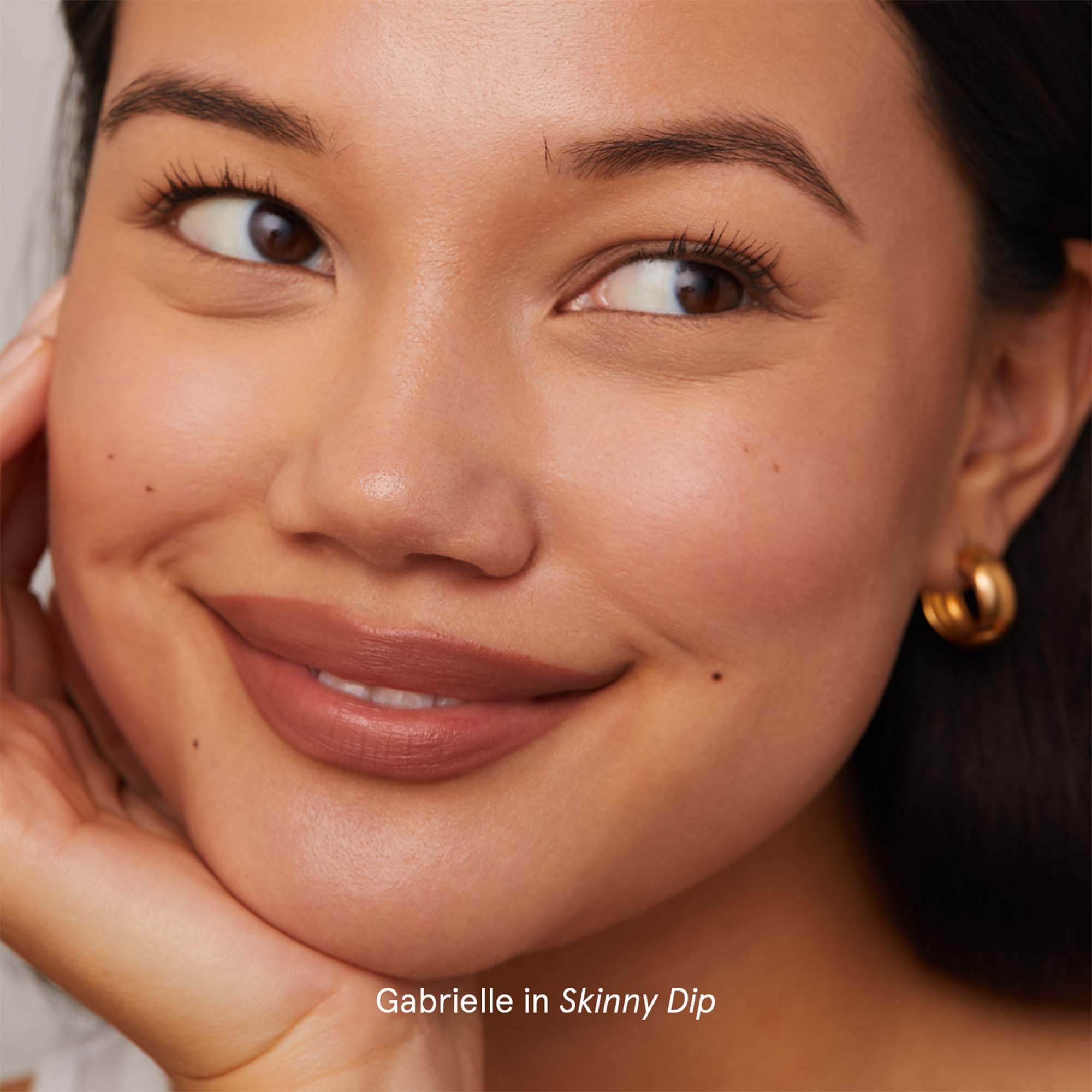 SOSHE packaging close-up, sleek lid highlights premium design.