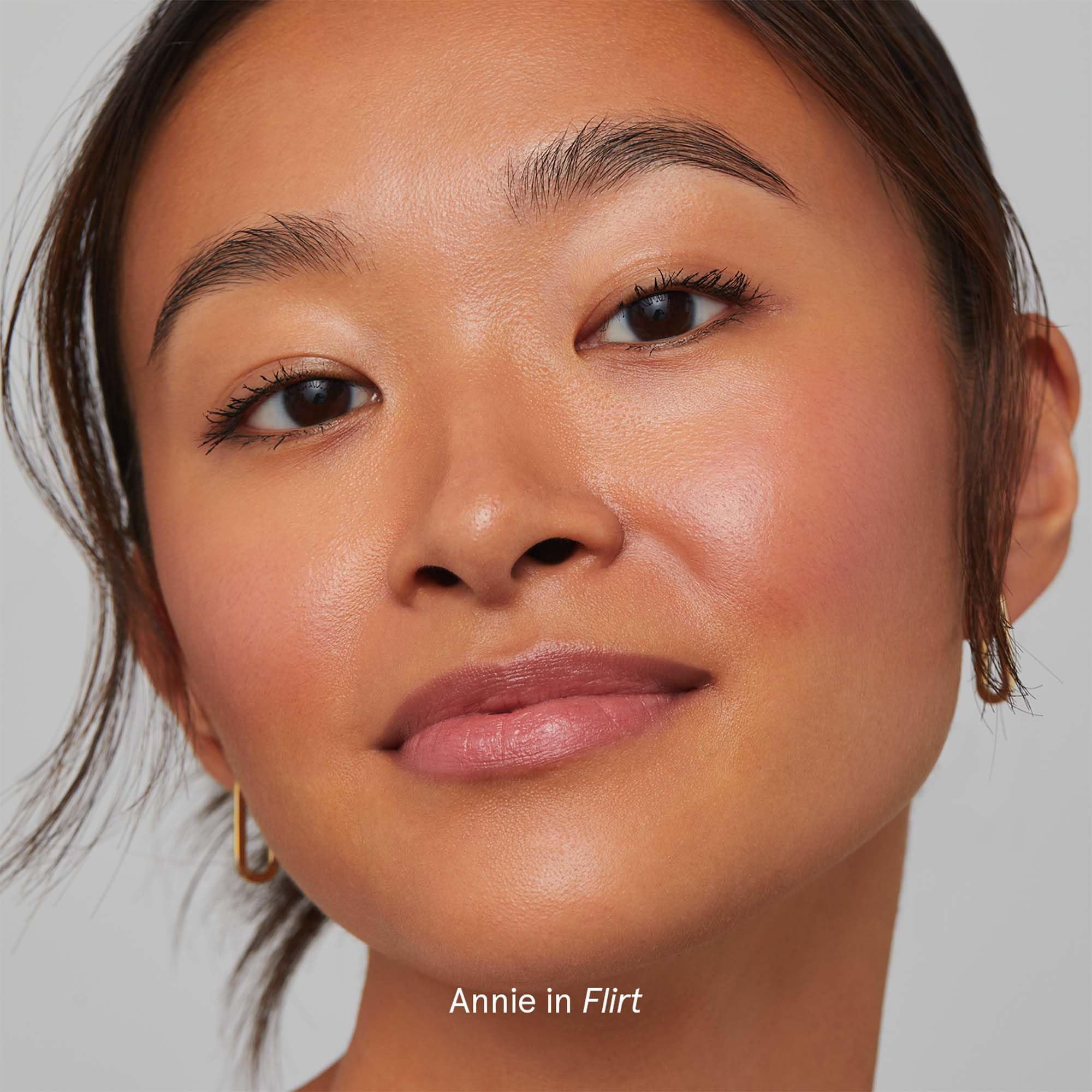 SOSHE Flirt Baby Pink shade delivers buildable color and shine.