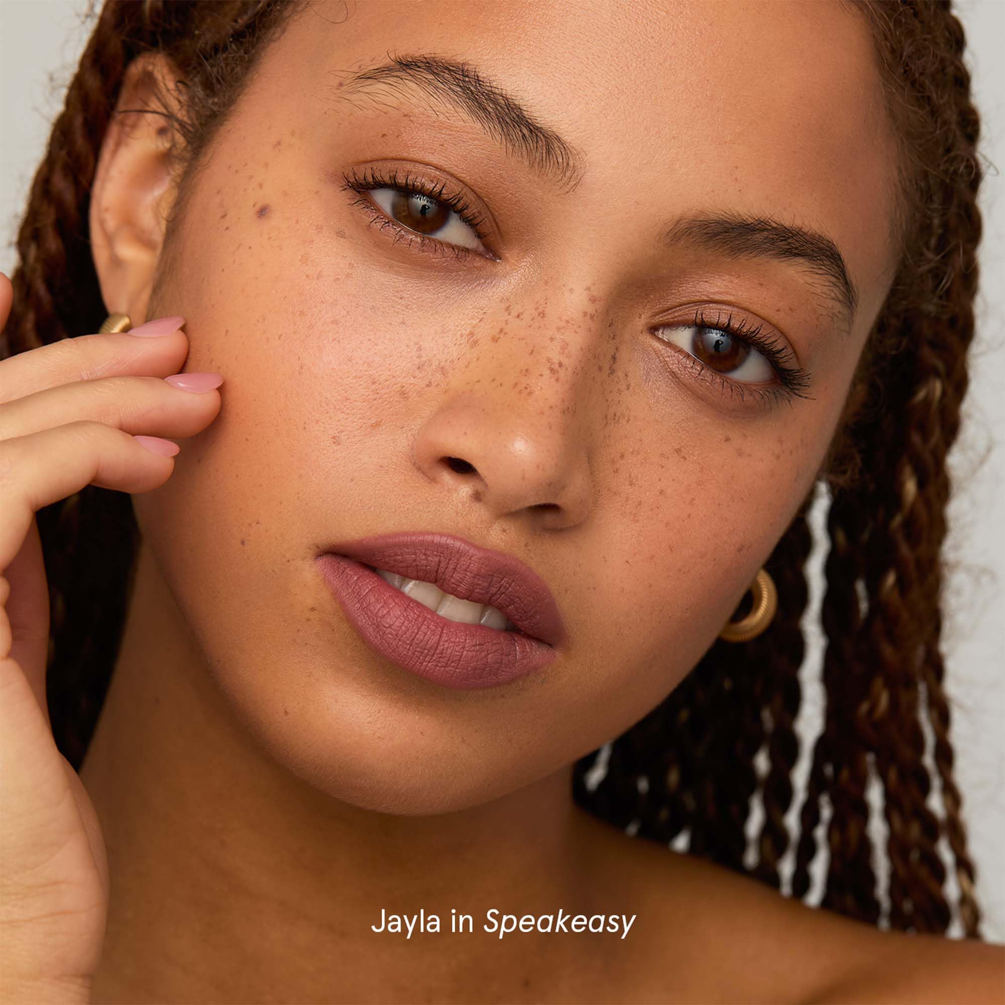 SOSHE Speakeasy Dusty Mauve lip line precisely traced for defined contours