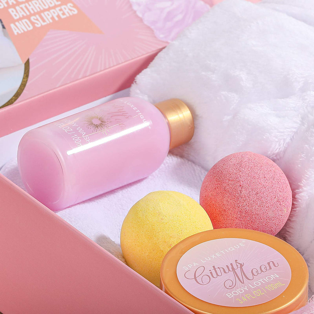 Spa Luxetique bath bombs set invites a luxurious fizz moment.