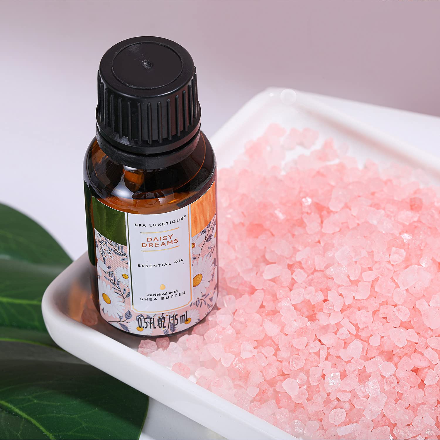 Daisy scent from Spa Luxetique Daisy Dream set with sweet aroma