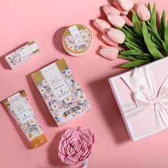 Spa Luxetique Daisy Dream tote bag and accessories