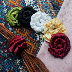 Spiral Lock Hair Tie extralarge gift-ready packaging appeals to shoppers.