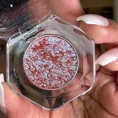 Sudxin Adriana Nicole Ethereal eyeshadow enables easy layering for a sophisticated finish.