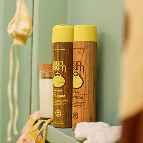 Close-up of conditioner ingredients emphasizing deep hydration.