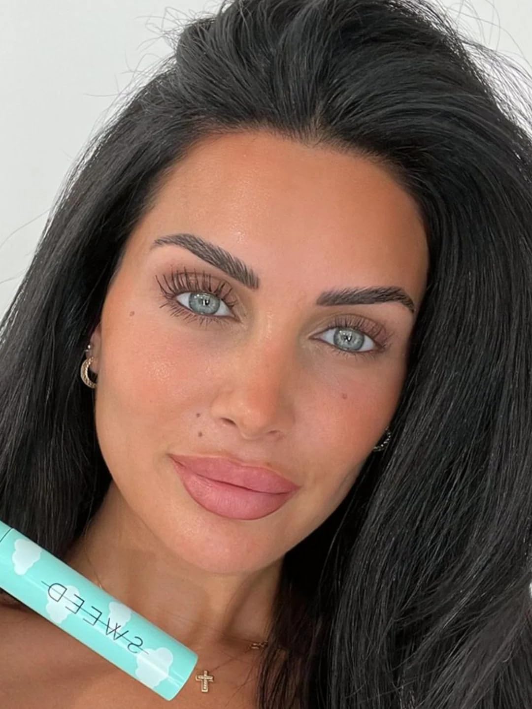 SWEED Cloud Mascara delivers glossy lashes with curl hold