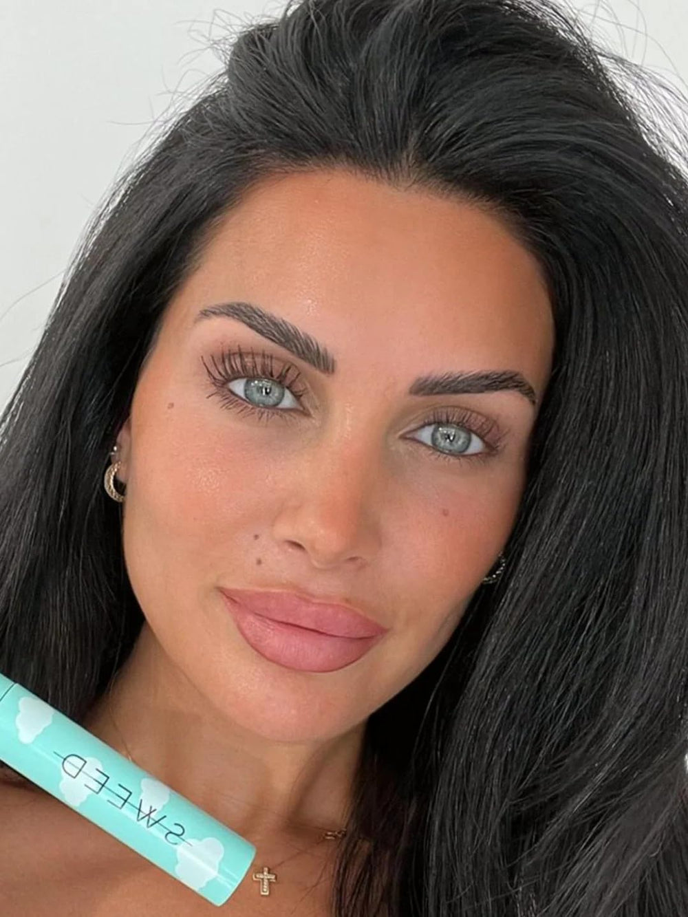 SWEED Cloud Mascara delivers glossy lashes with curl hold