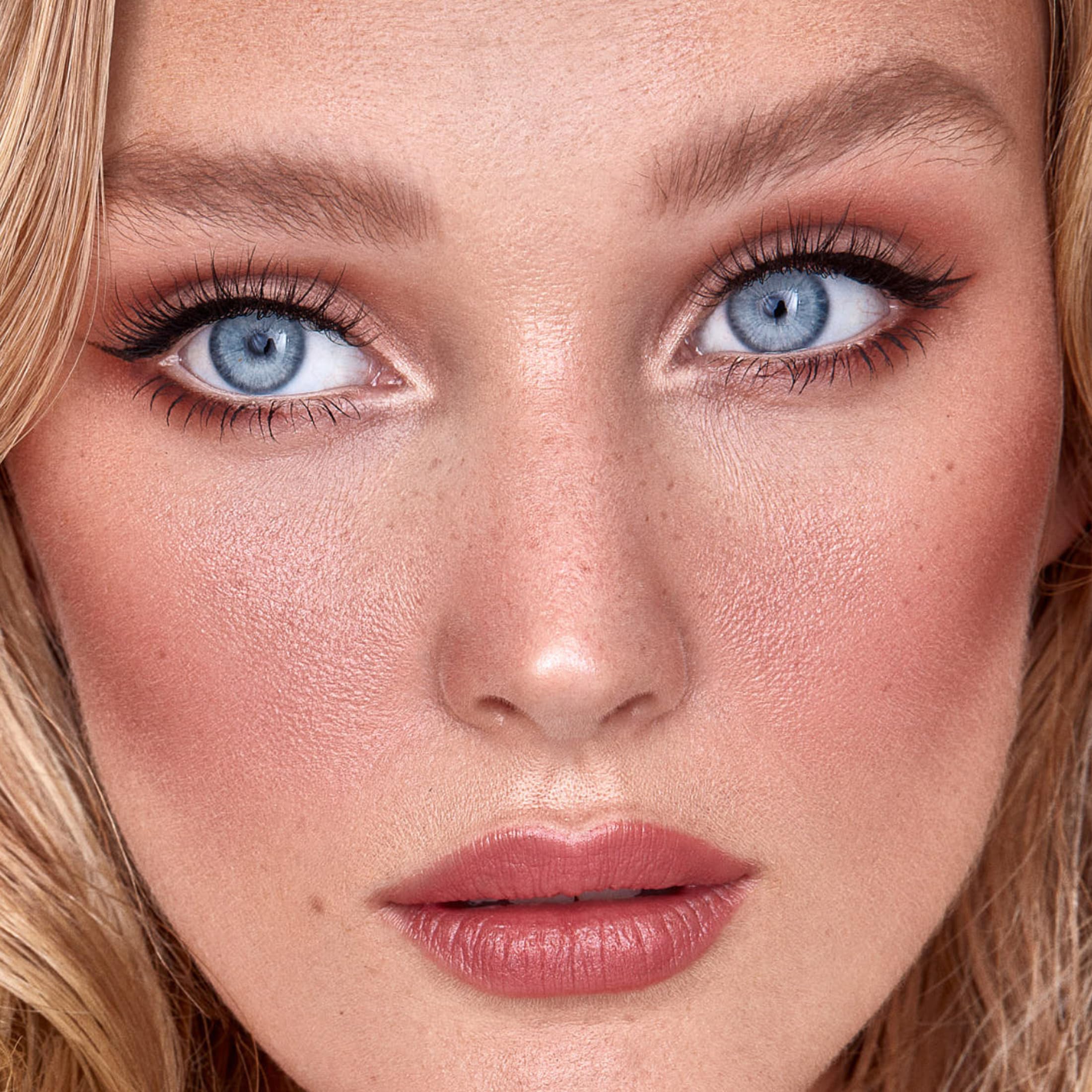 Sweed No Lash-Lash 12mm lashes accent outer corners for lifted eye shape