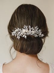 SweetV delicate bridal clip with pearls and rhinestones for an elegant finish.