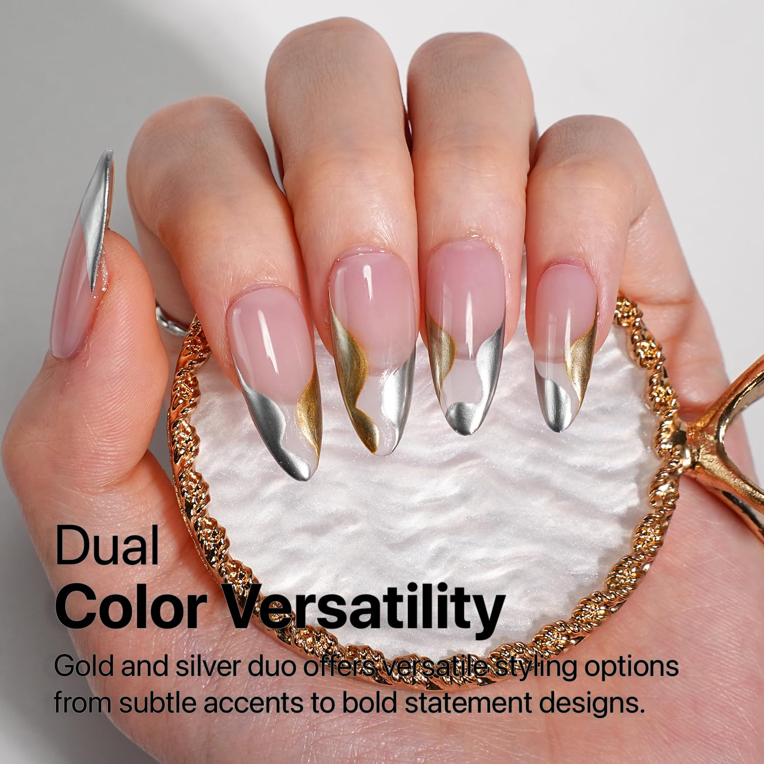 Ultra-fine brush tip of SXC gel liner enables precise linework.