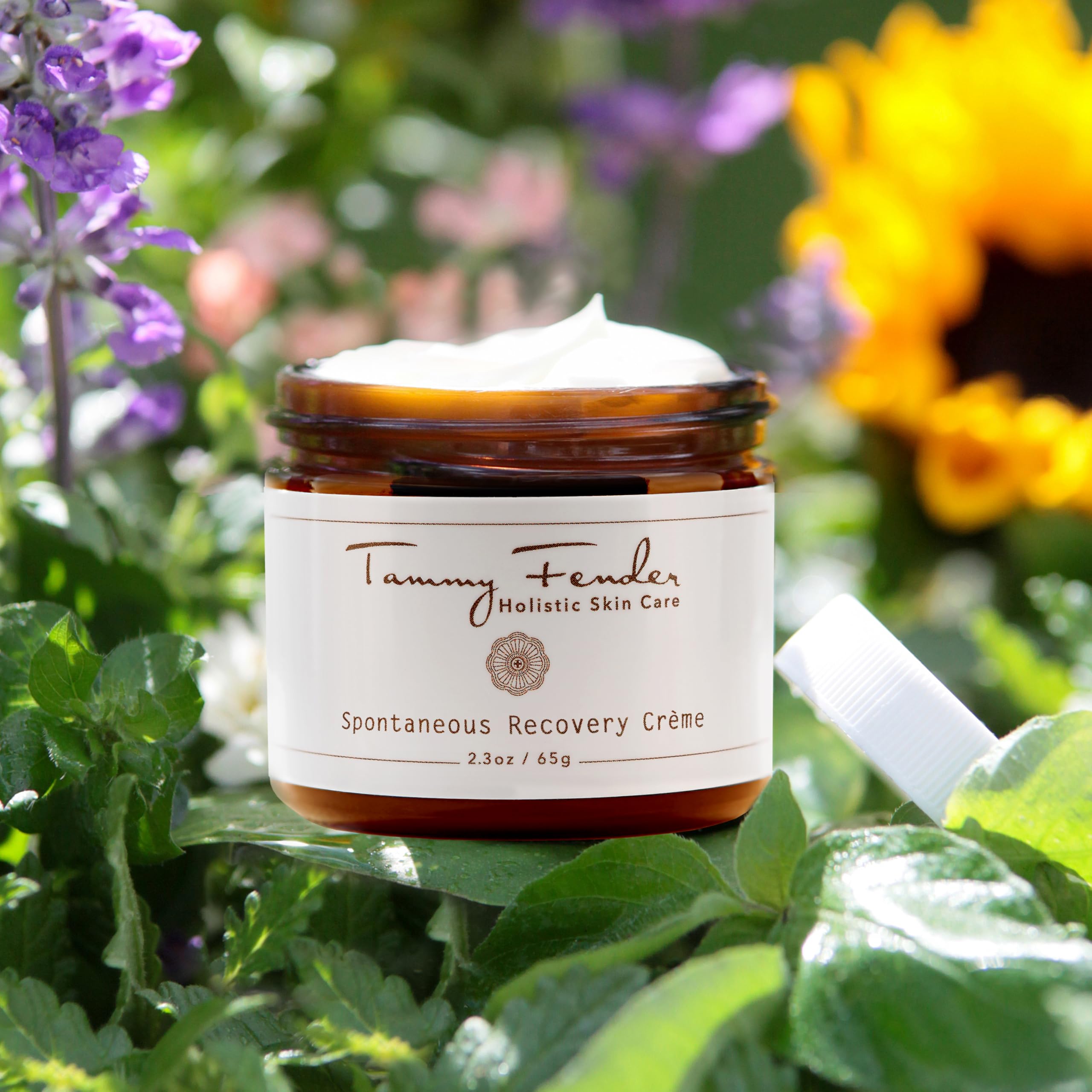 Tammy Fender Spontaneous Recovery Crème texture reveals a cream-oil fusion for lasting moisture.