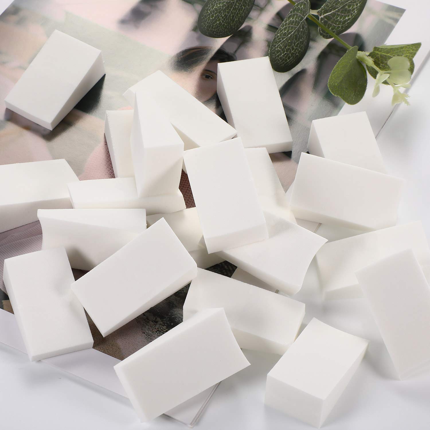 TecUnite sponge expands when wet, improving foundation application.