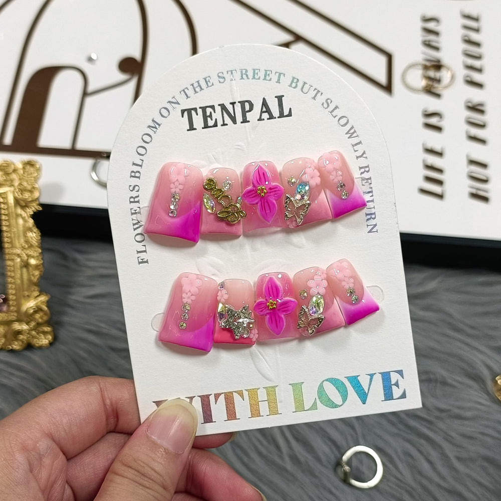 TENPAL icy glossy glitter coffin nails for a shimmering salon-look.