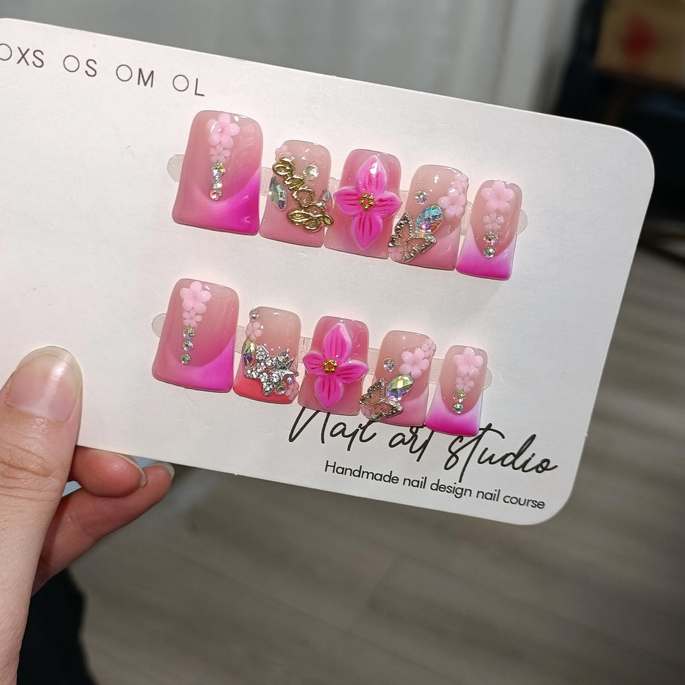 TENPAL reusable nail box with adhesive kit for quick self-application.