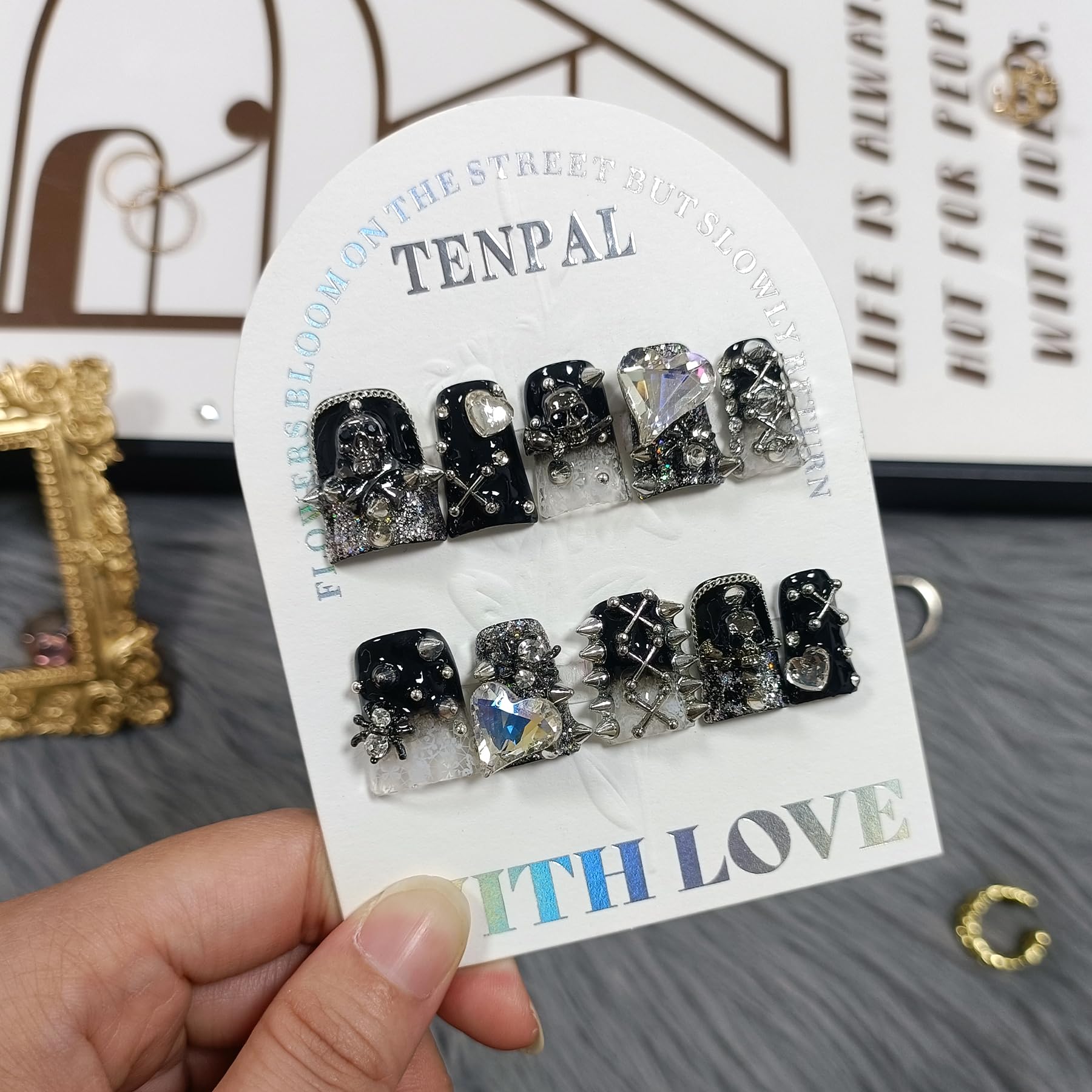 TENPAL Salon-perfect gel look without UV light for easy at-home wear.