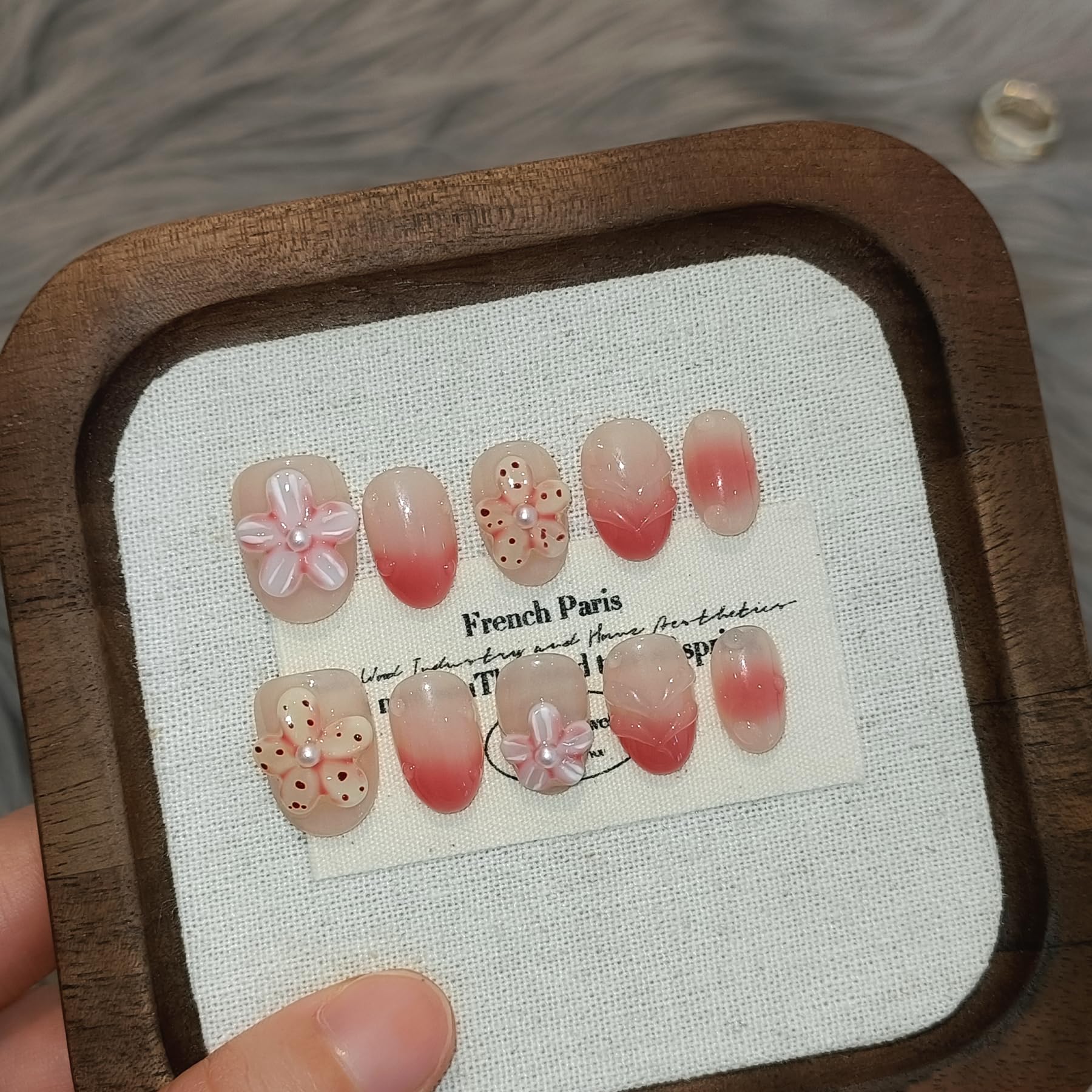 TENPAL nails ready for weddings and parties with eye-catching charm.