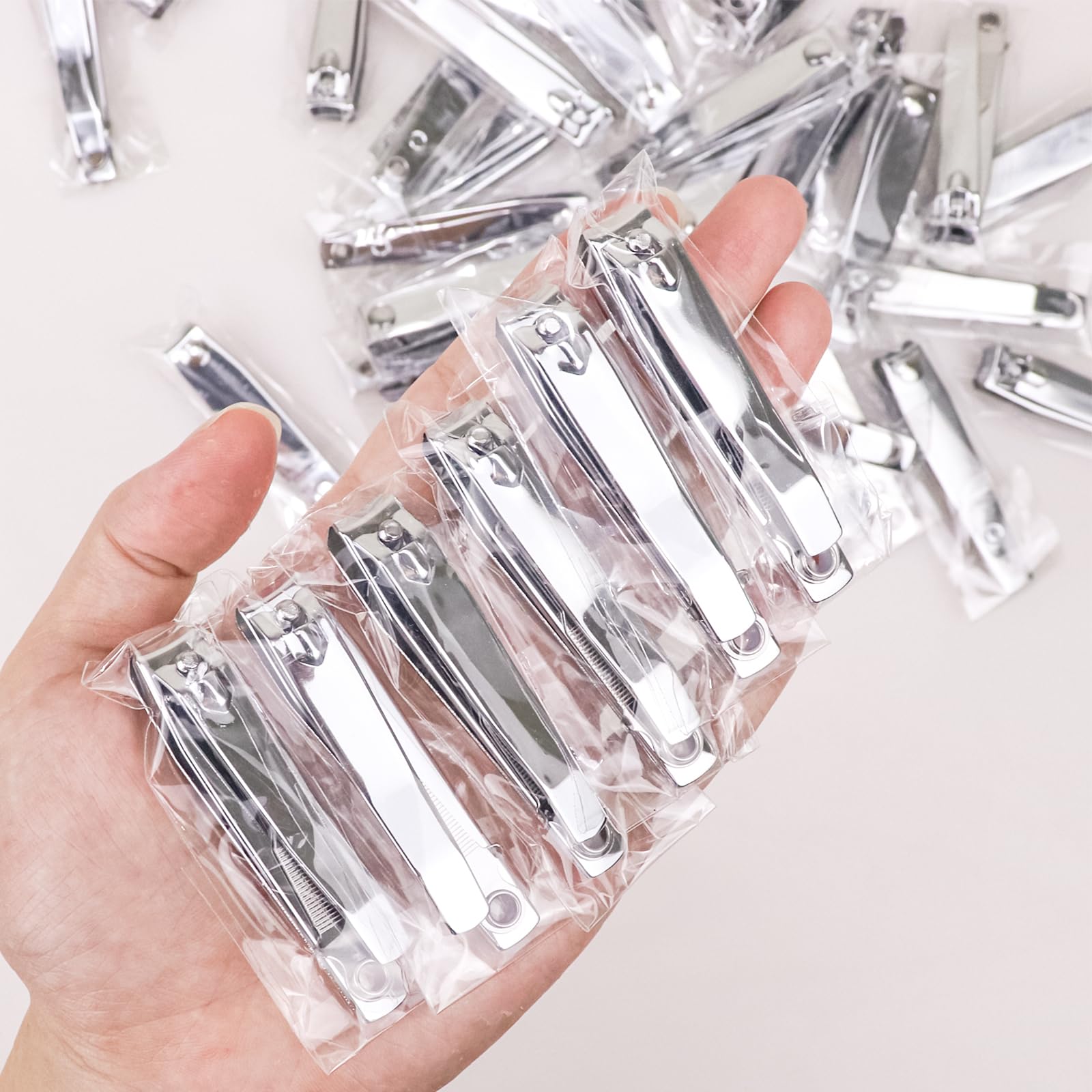 Terdey curved-head design follows nails for precise trimming.
