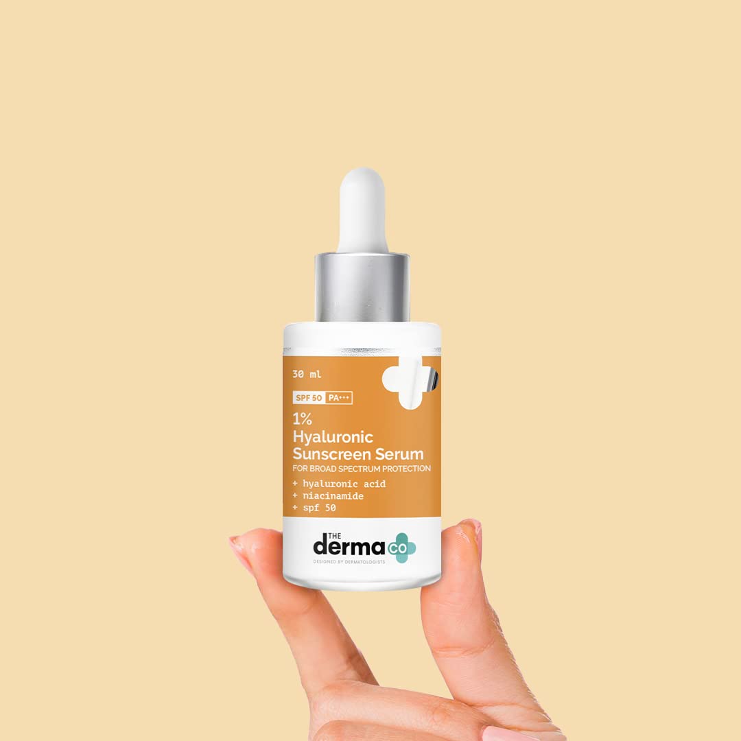 The Derma Co serum texture close-up reveals a lightweight, non-greasy finish.