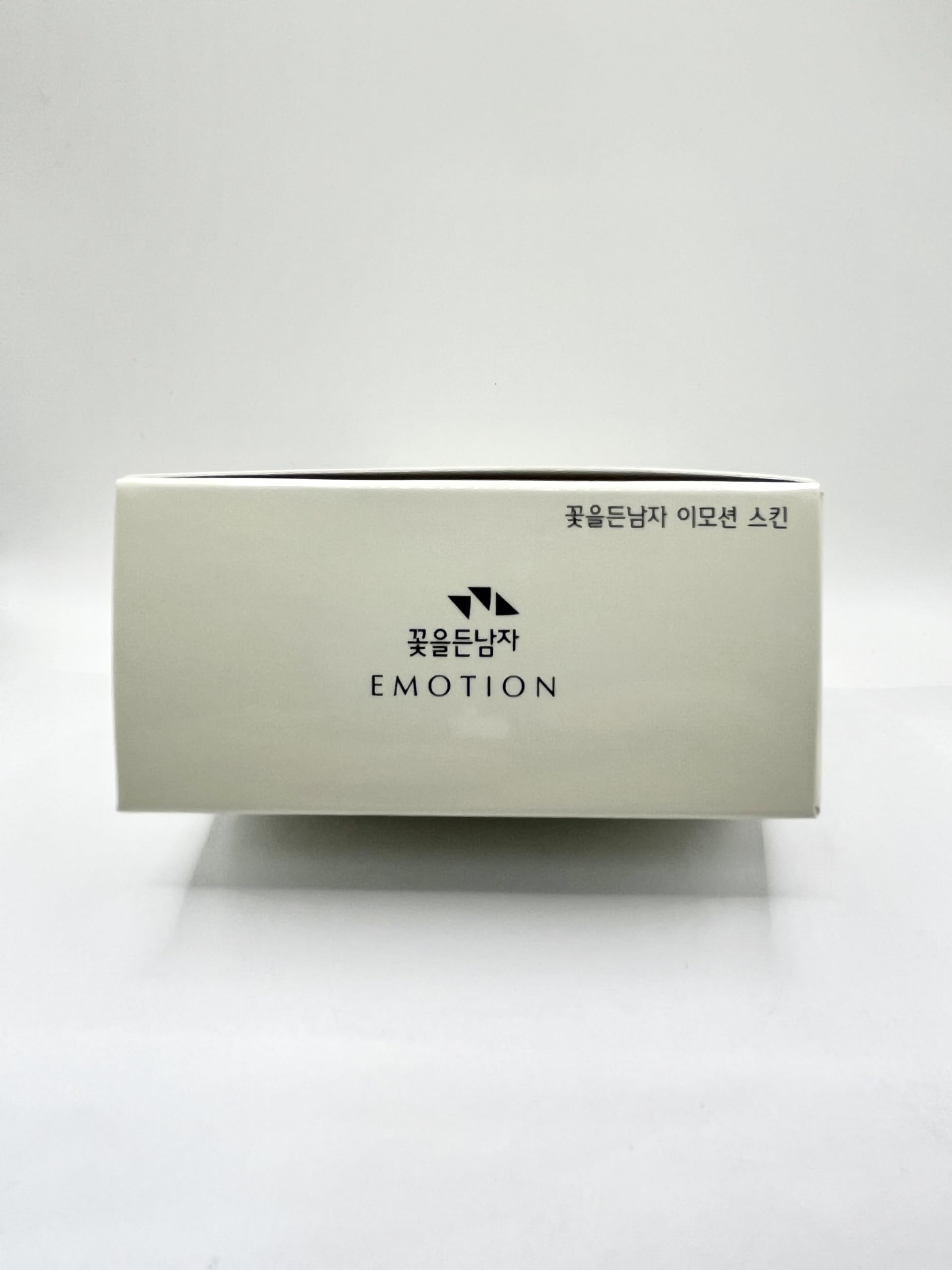 The Flower Men Somang Emotion After Shave in hand suggests easy daily routine