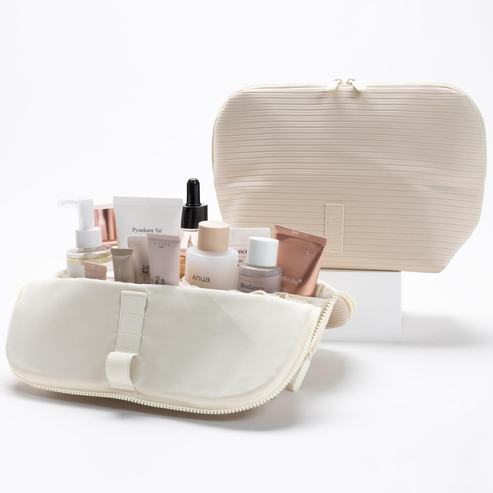 THE VERTI 23-pocket layout keeps toiletries neatly arranged for flight use