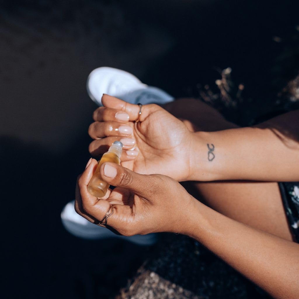 Theniya cuticle oil Paris Rose fragrance for a subtle bloom.