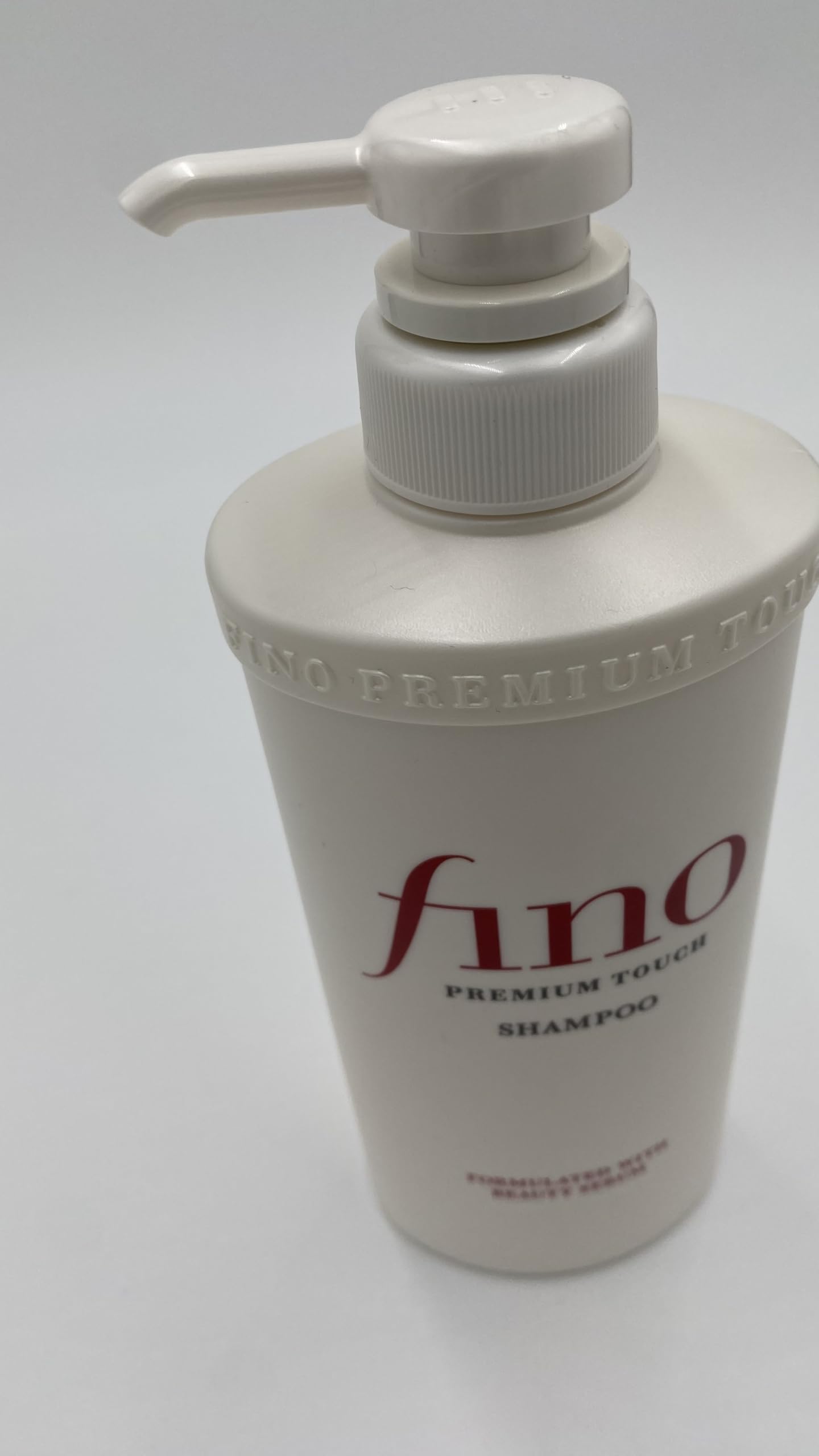 Bathroom scene with Thunder Tech JapanFino Premium Touch Moist Shampoo in shower setup