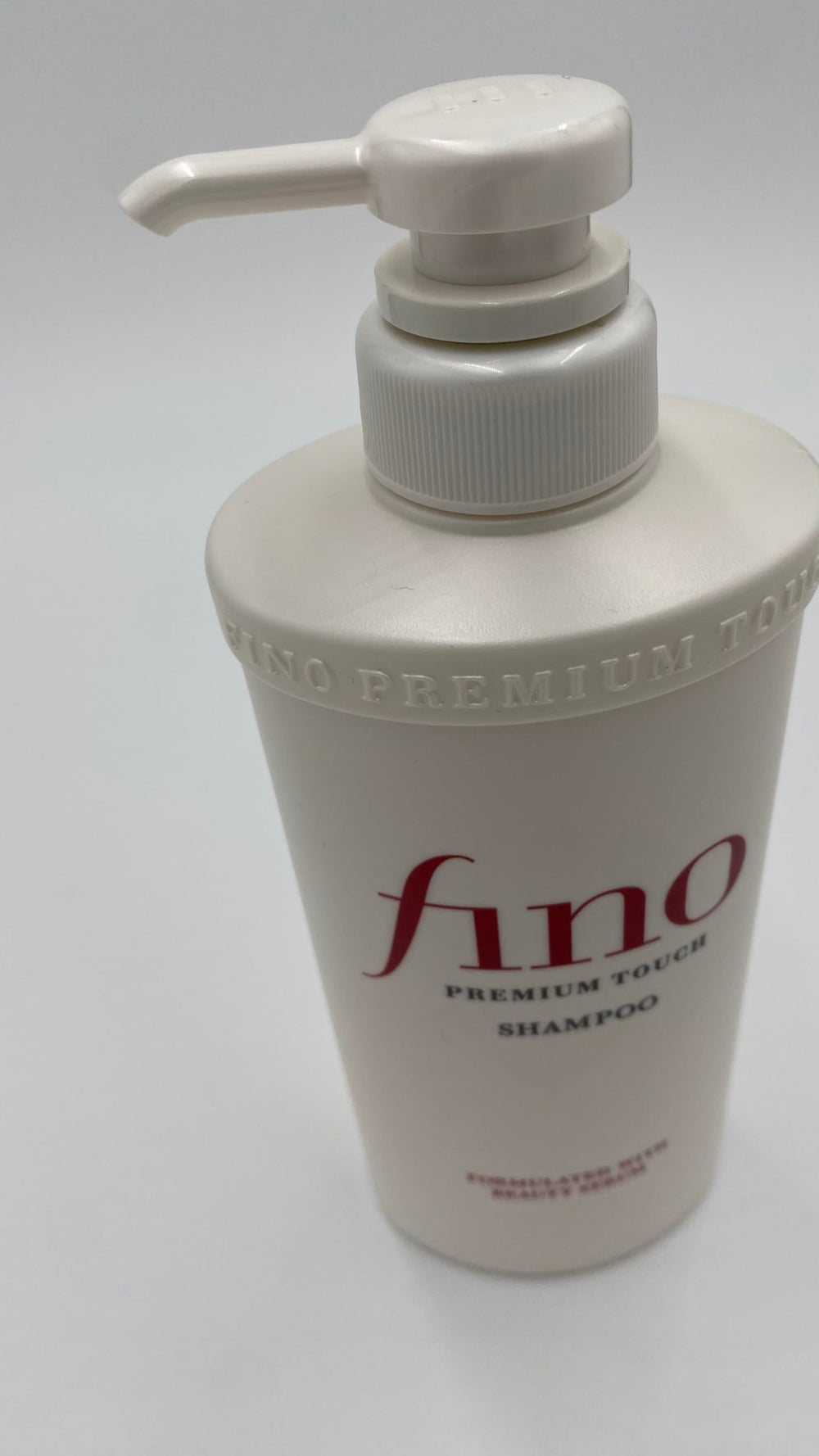 Bathroom scene with Thunder Tech JapanFino Premium Touch Moist Shampoo in shower setup
