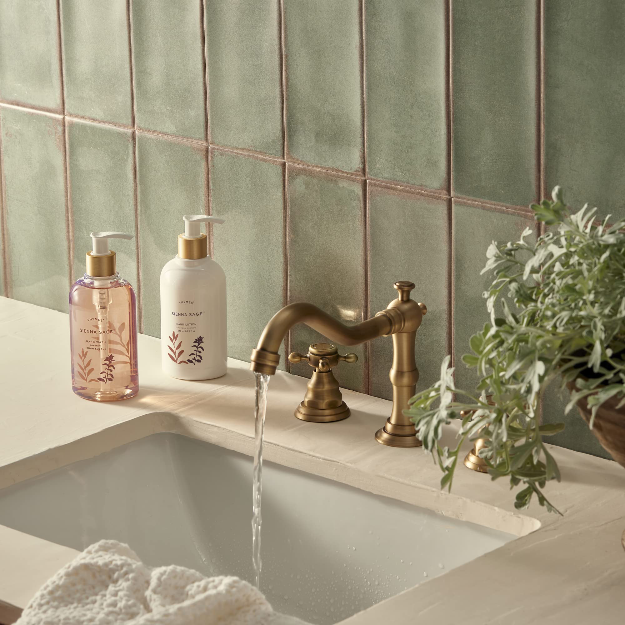 Natural plant-based formula with calendula and glycerin for cleansing