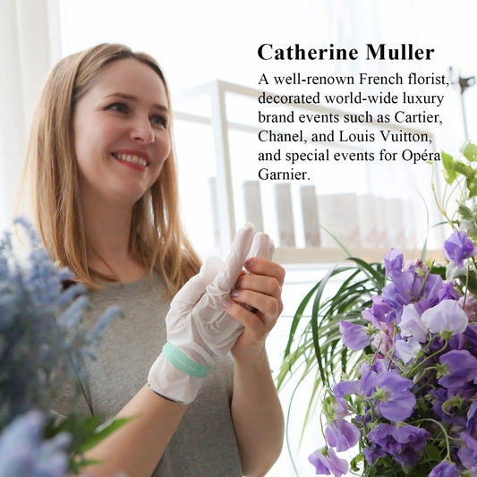 Luxurious moisturizing gloves with elder flower and CICA highlighted in close up.