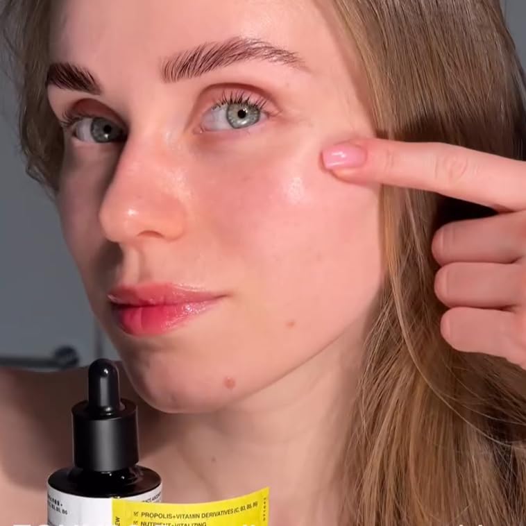 TOUN28 Propolis Vitamin C serum packaging close-up featuring allergen-free and cruelty-free claims