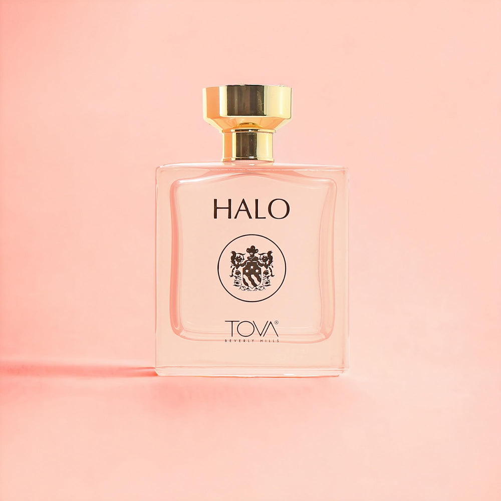 Tova Halo spray mist demonstrates easy, even application for all-day wear.