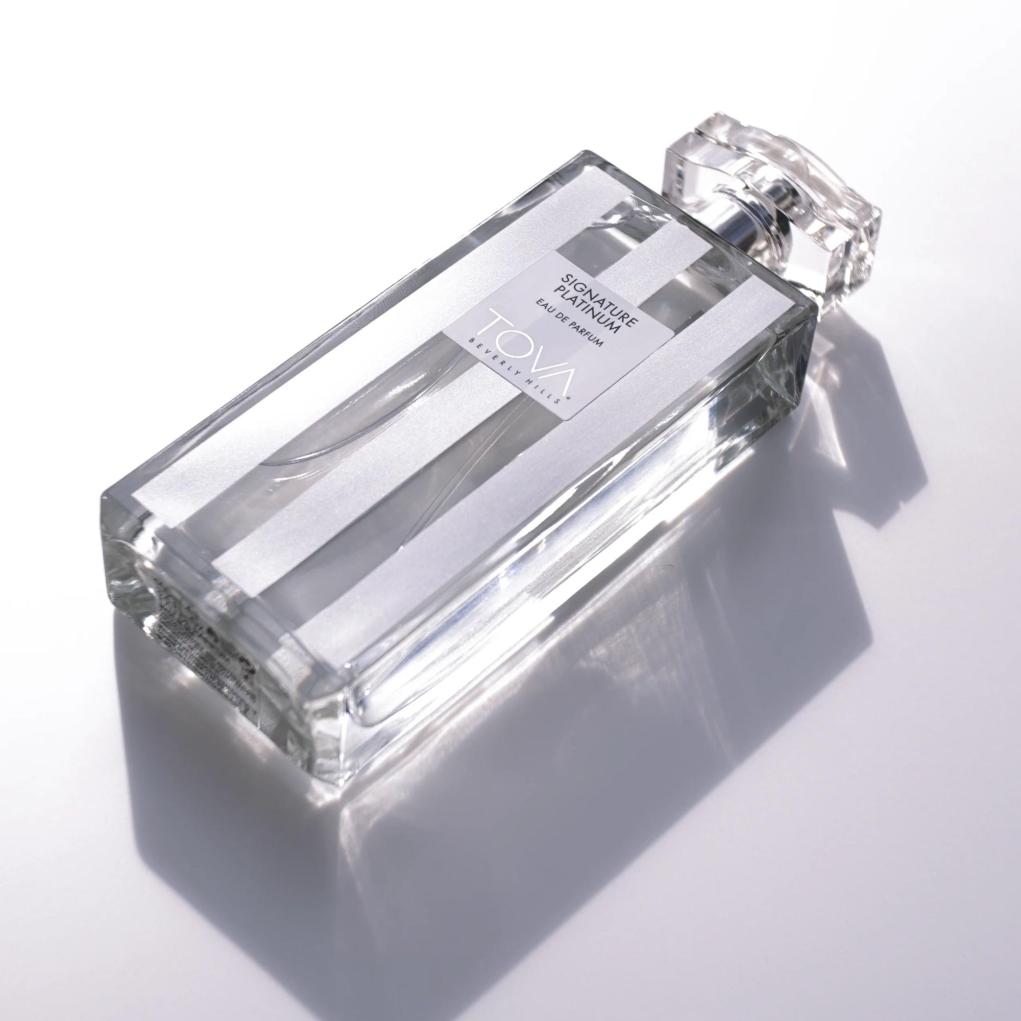 Tova Signature Platinum cap detail reflects premium craftsmanship for a luxurious fragrance ritual.