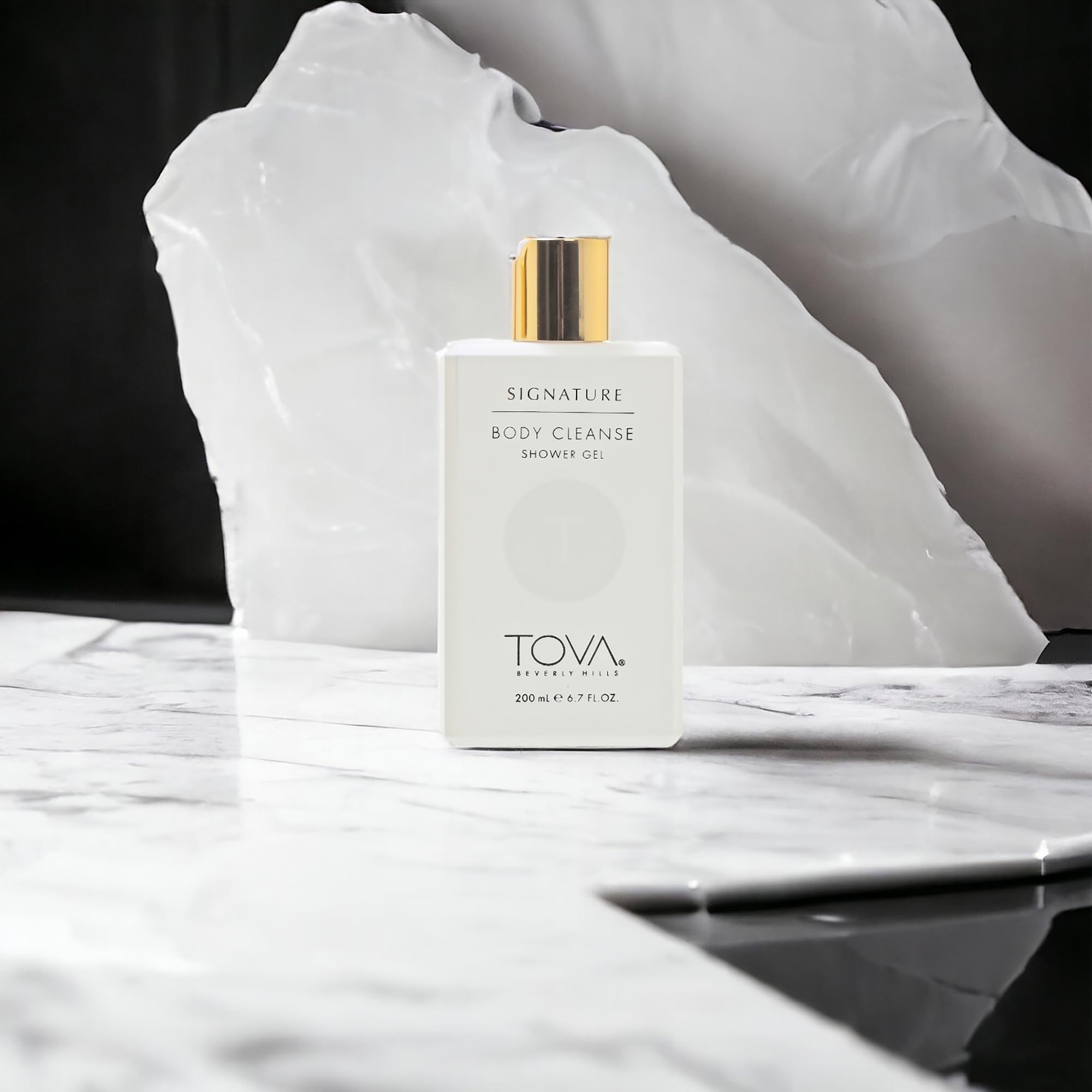 Creamy lather from Tova Signature shower gel in a close-up.