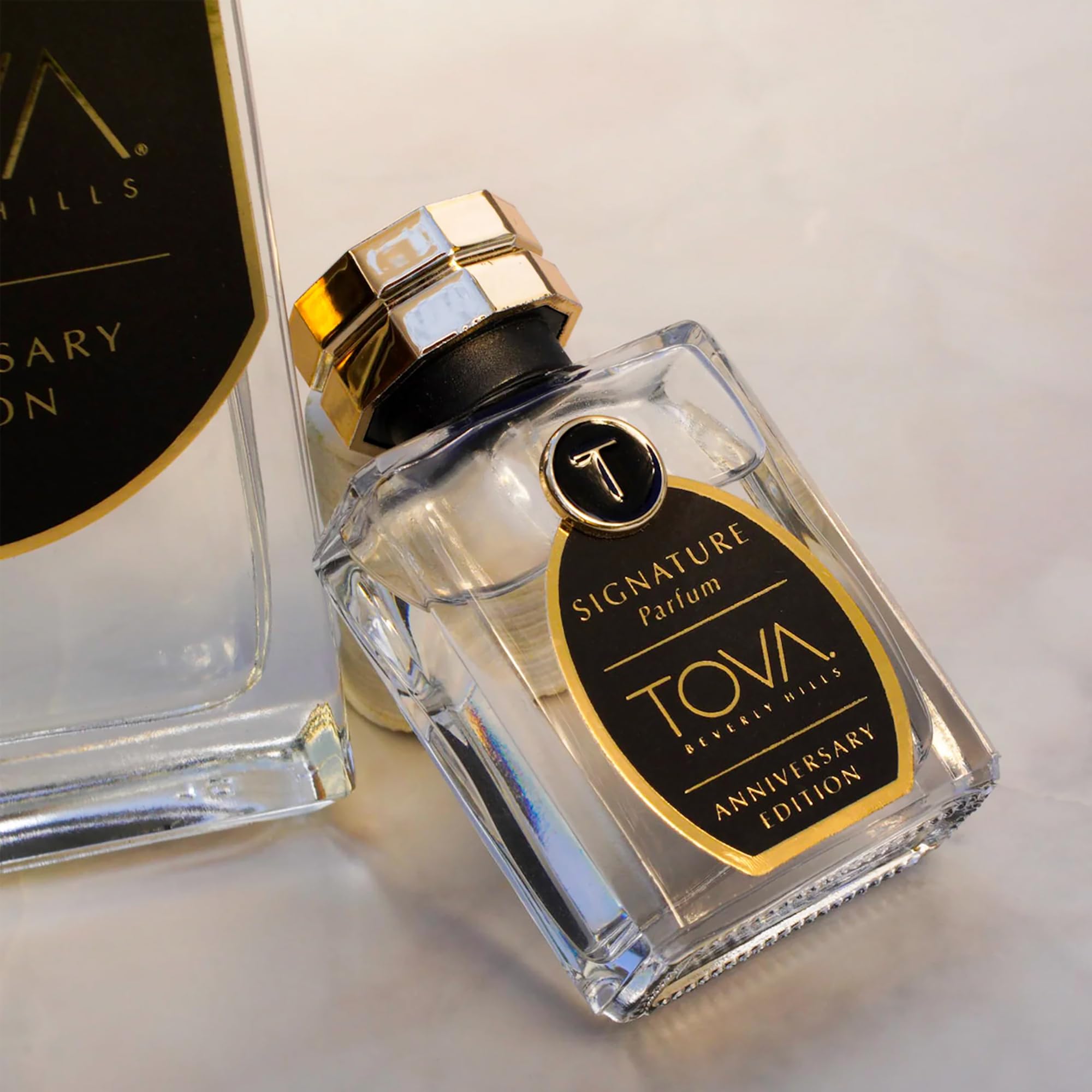 Tova Signature travel spray compact demonstrates travel-ready freshness.