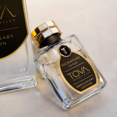 Tova Signature travel spray compact demonstrates travel-ready freshness.