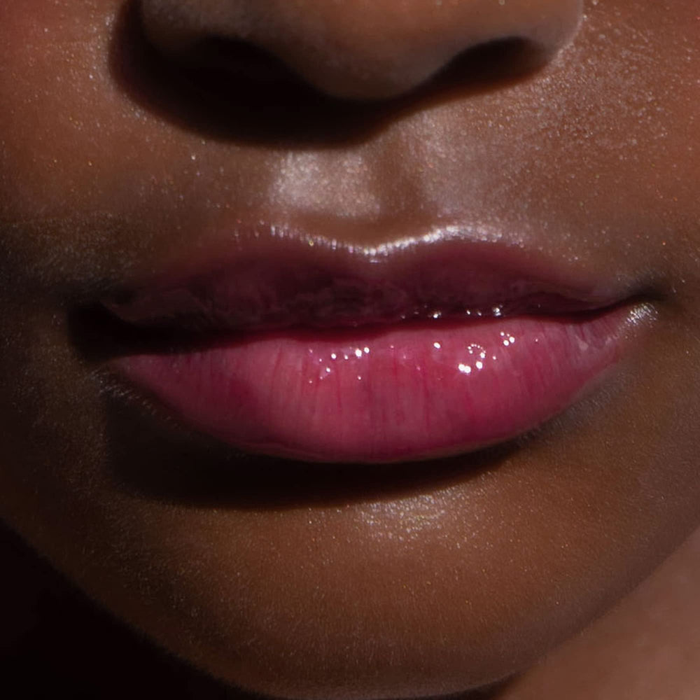 Tower 28 ShineOn Lip Jelly non-sticky formula keeps lips comfortable all day.