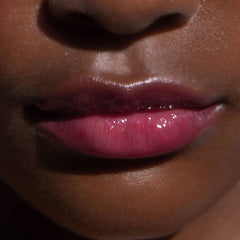 Tower 28 ShineOn Lip Jelly non-sticky formula keeps lips comfortable all day.