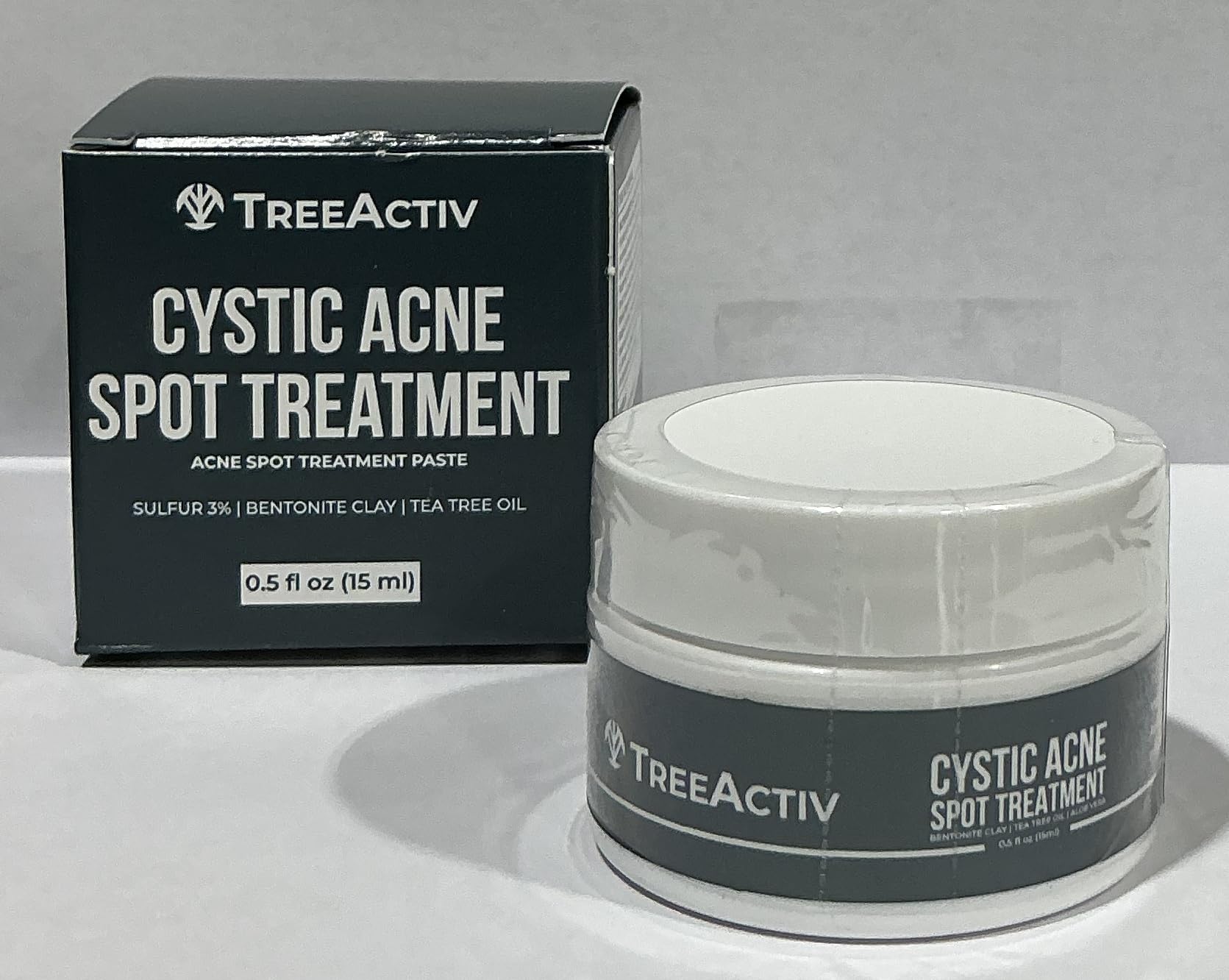 TreeActiv bentonite clay detail highlights purifying properties for blemish-prone skin