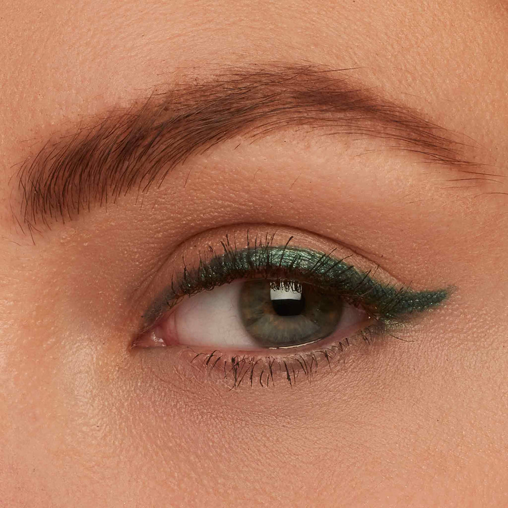 TRE'STIQUE Eyeliner refillable Forever Case enables sustainable, waste-free beauty.