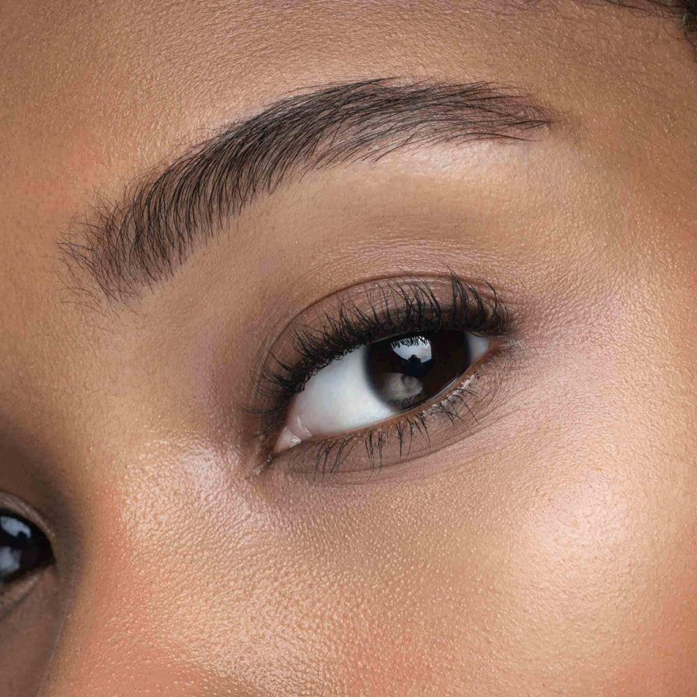 TRE'STIQUE Eyeliner swatch highlights rich pigment and water-resistant formula.