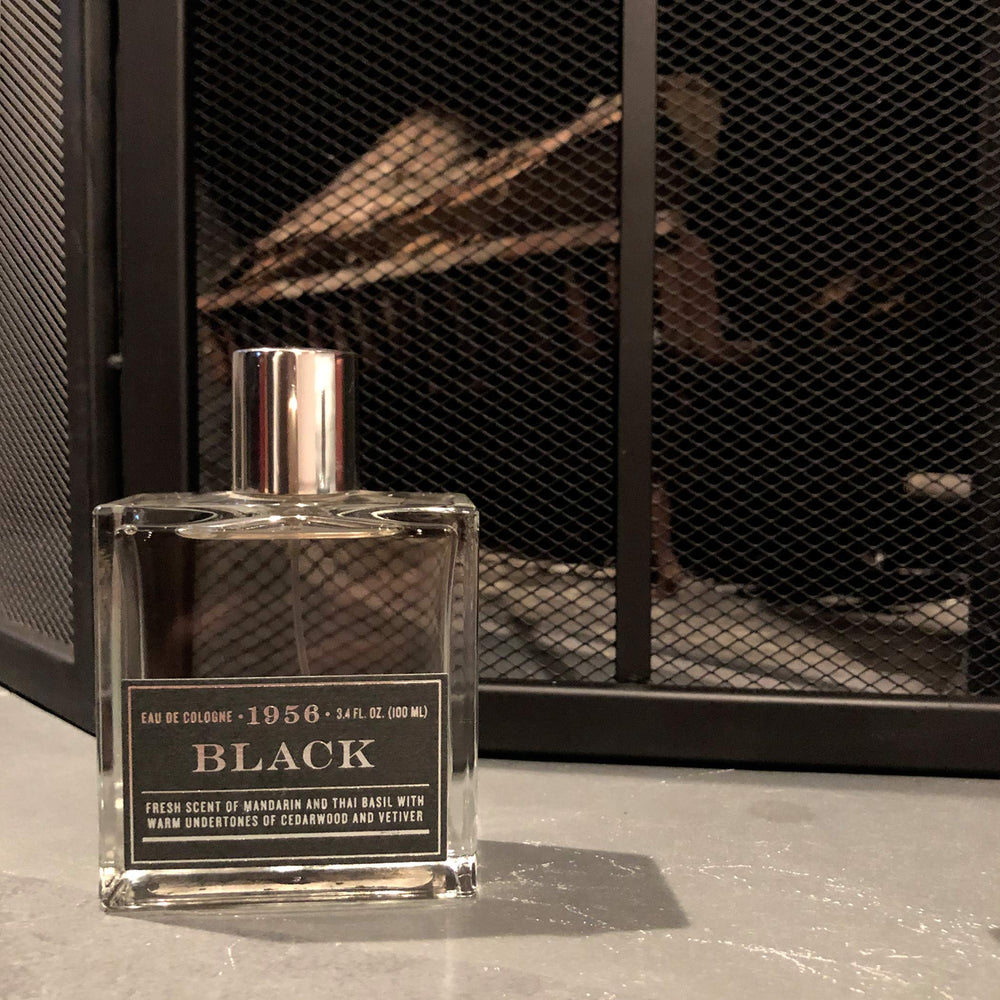 Tru Fragrance Beauty 1956 Black cap close-up shows clean design and easy handling.