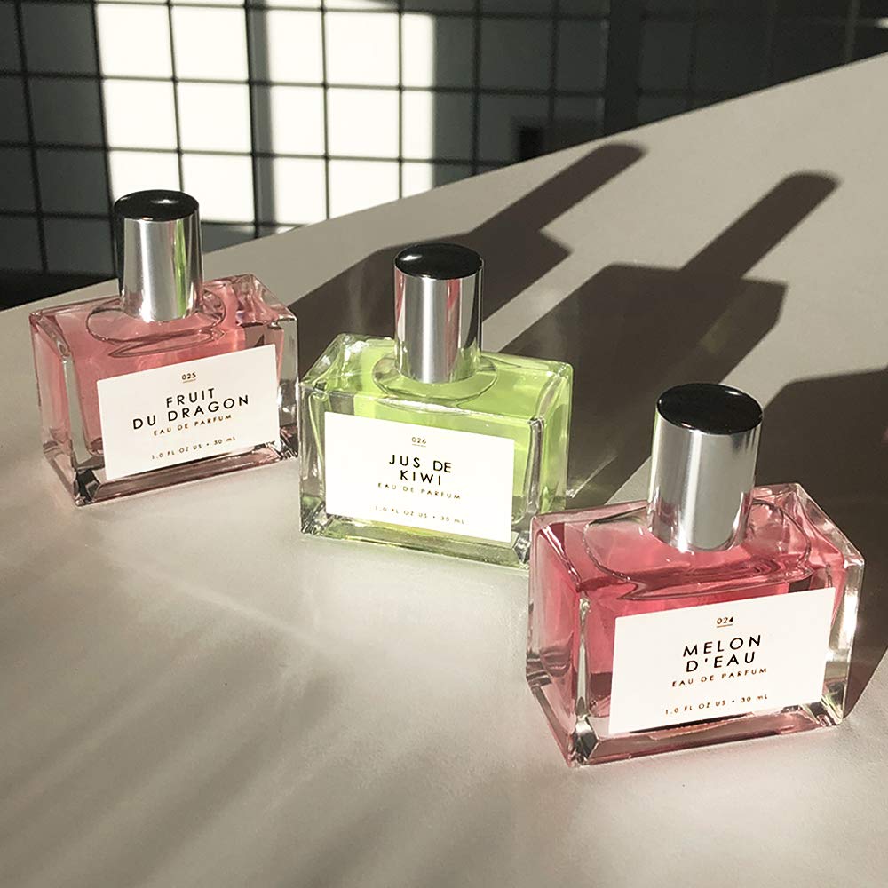 Tru Fragrance Beauty No. 26 sun-drenched woods backdrop for warm longevity.