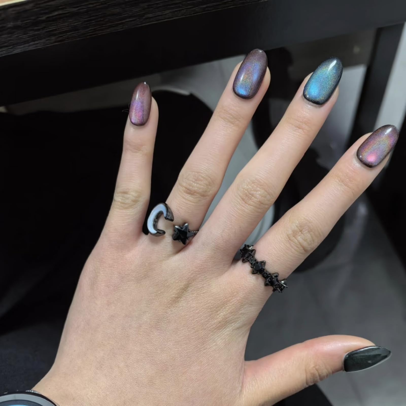 UNIYVOH cat-eye aurora nails with shimmer surface for depth and light