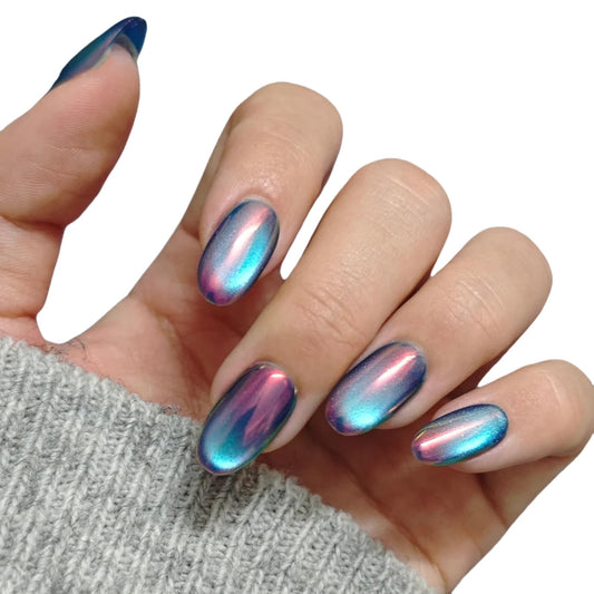 UNIYVOH Cat Eye Nails Aurora Night S close‑up with shimmering tips for chic at‑home manicure