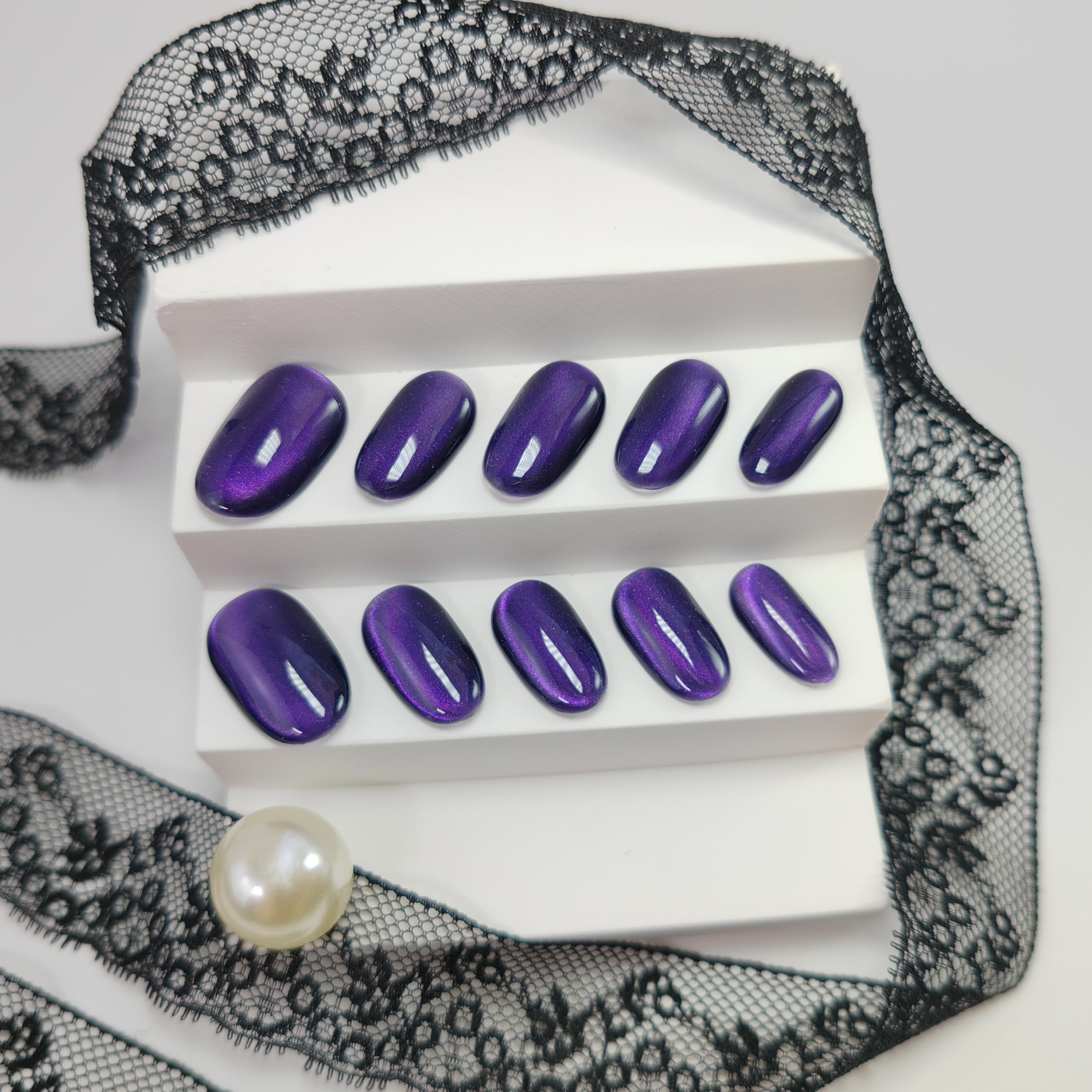 UNIYVOH French tip press-on nails deliver clean, quick manicures