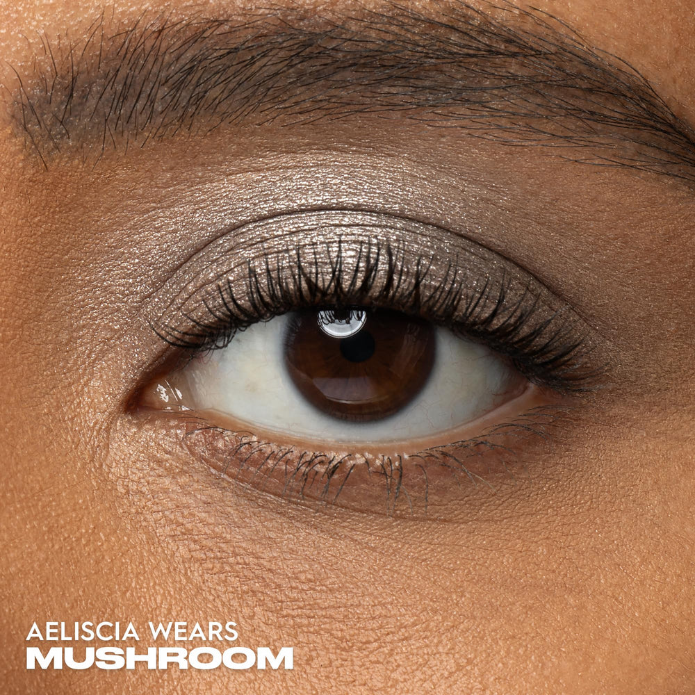 URBAN DECAY 24/7 Eyeshadow Single Mushroom compact close-up showing premium crease-free pigment