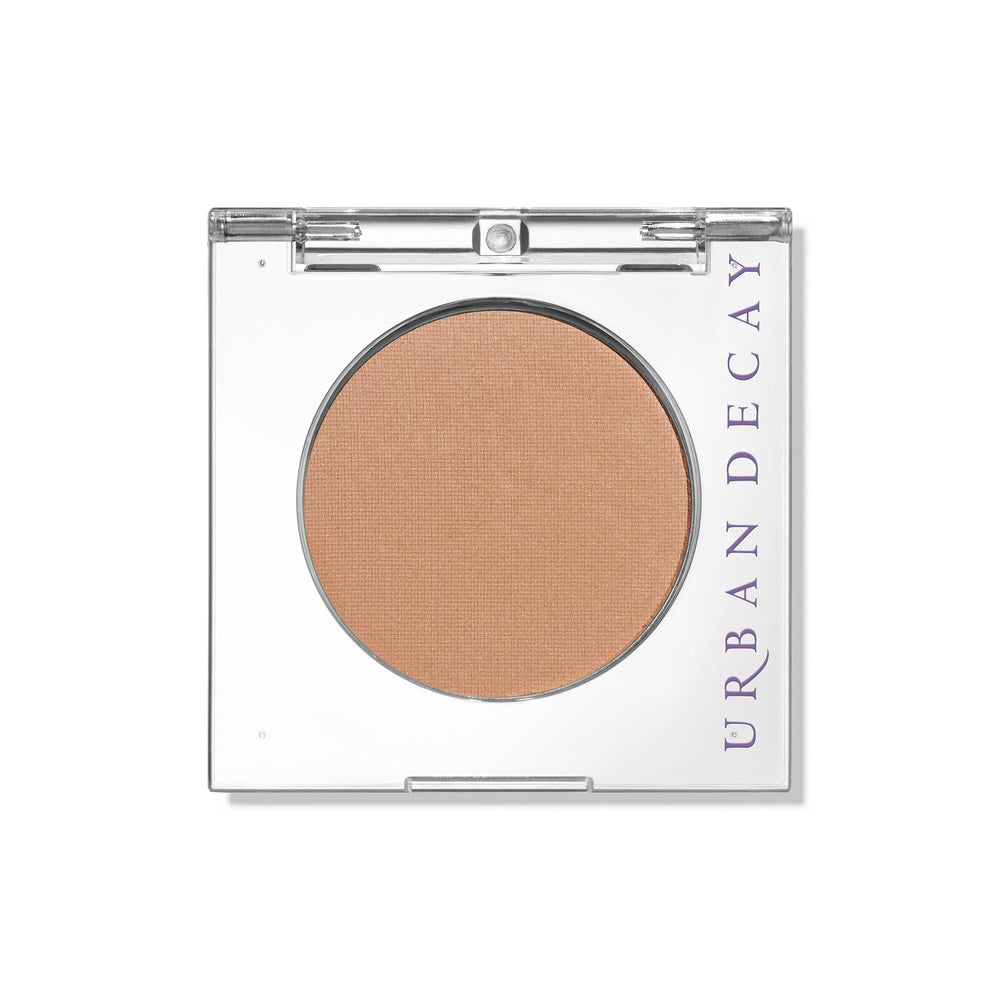 Urban Decay 24/7 Eyeshadow Single compact shows crease-free, pigment-rich color.
